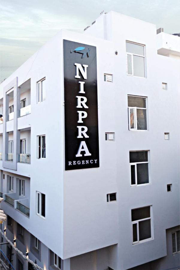 Nirpra Regency Hotel New Delhi Exterior foto