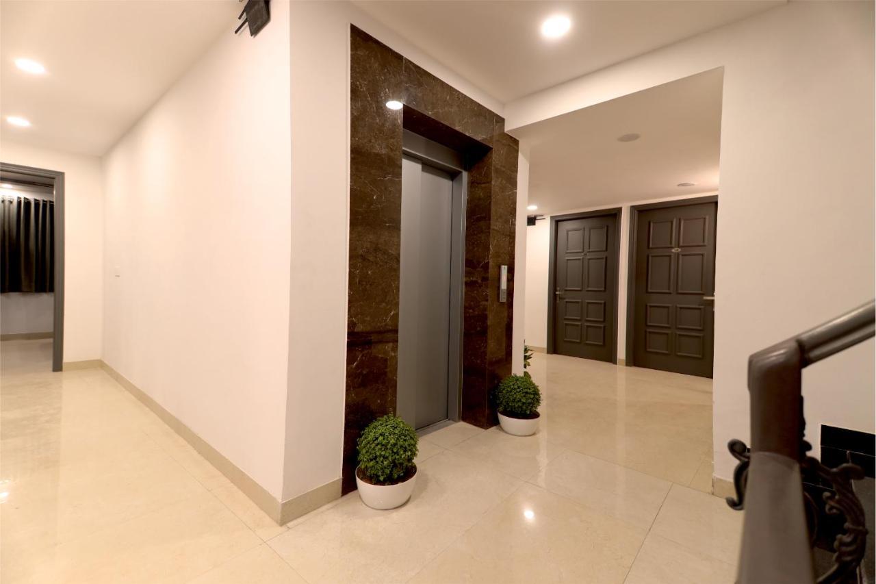 Nirpra Regency Hotel New Delhi Exterior foto