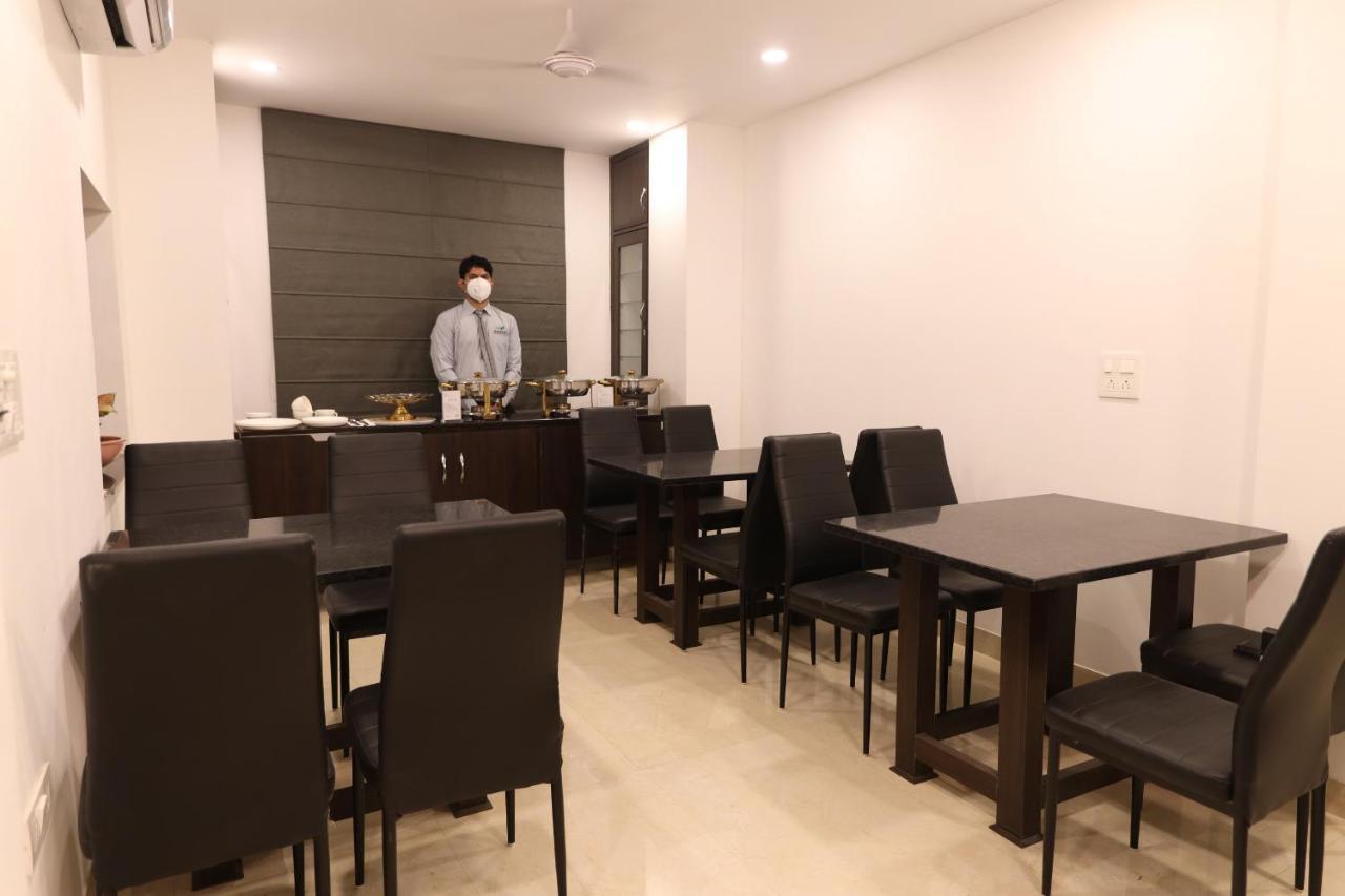 Nirpra Regency Hotel New Delhi Exterior foto