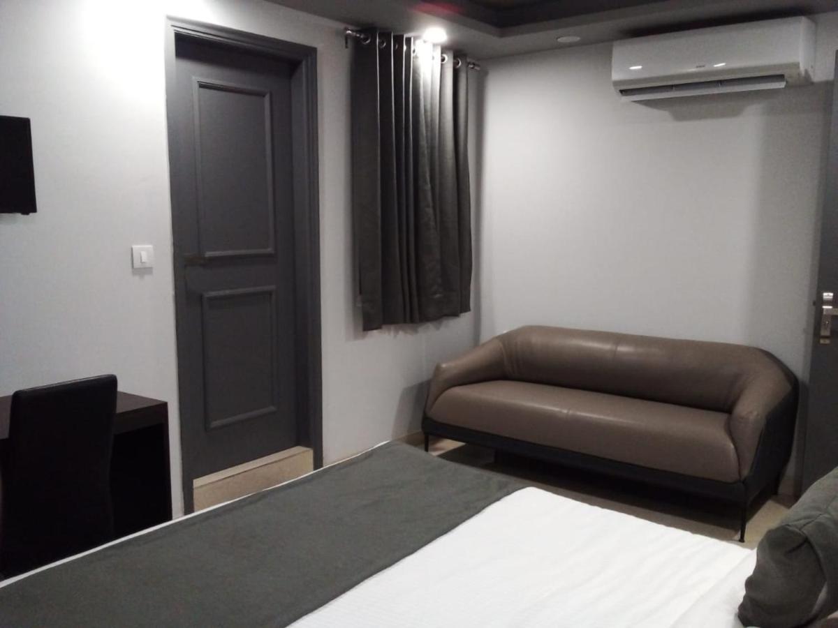 Nirpra Regency Hotel New Delhi Exterior foto